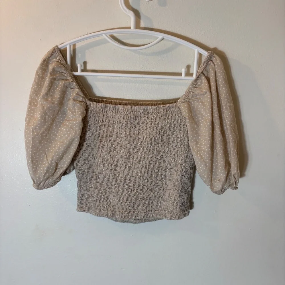 Abercrombie & Fitch Smocked Puff Sleeve Top Size XS Tan Polka Dot‎